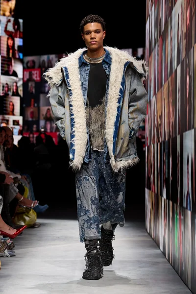 Look 24